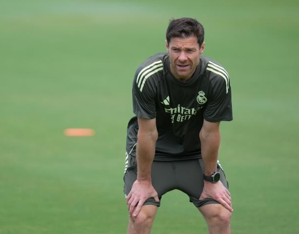 开云入口-西甲|豪门的饭碗不好端，阿龙索黯然下课离开伯纳乌|哈维·阿隆索|皇马|皇家马德里|阿隆索|安切洛蒂_新浪新闻