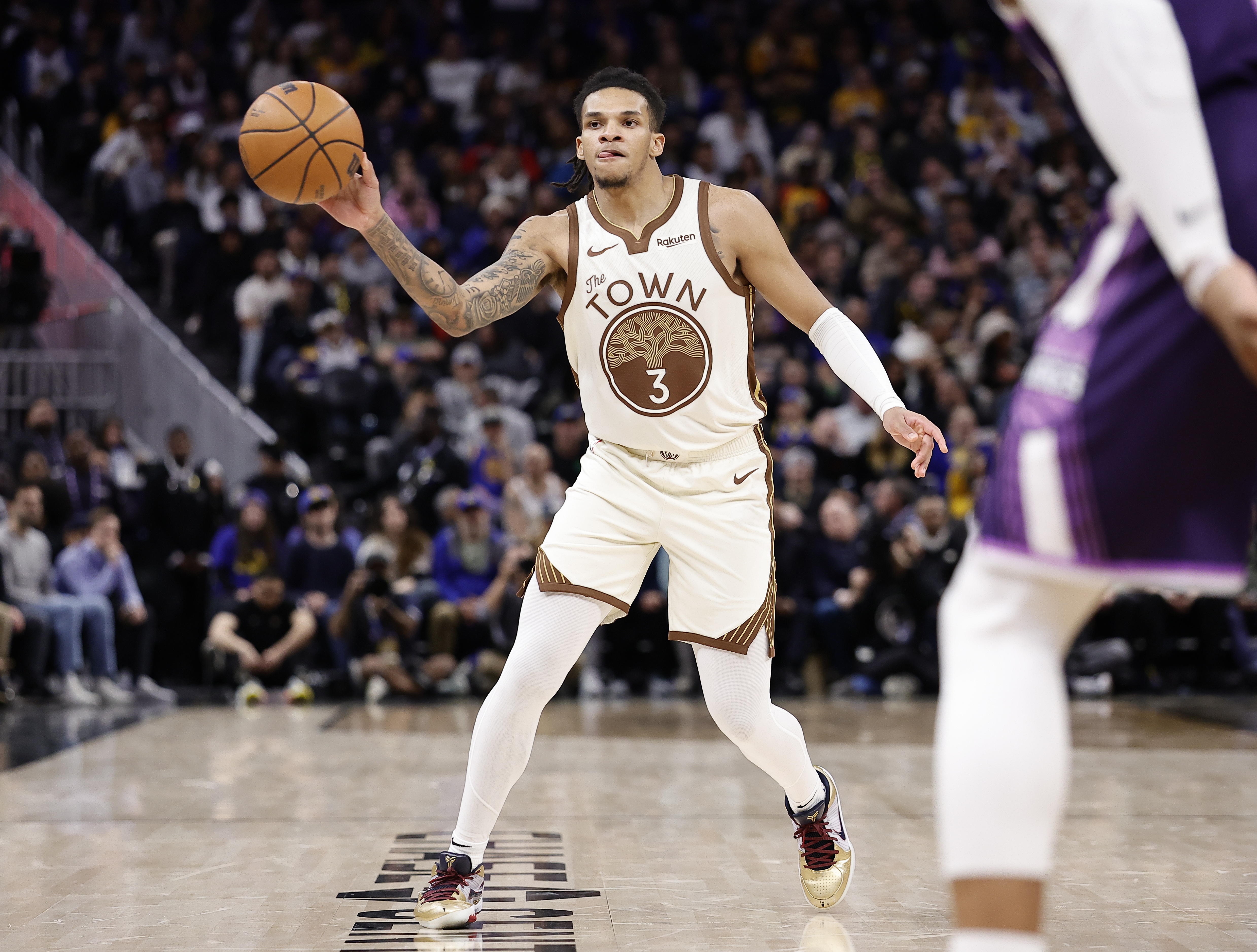 开云入口-差太多了！勇士上半场三分31中13&amp;命中率42% 开拓者三分18中3