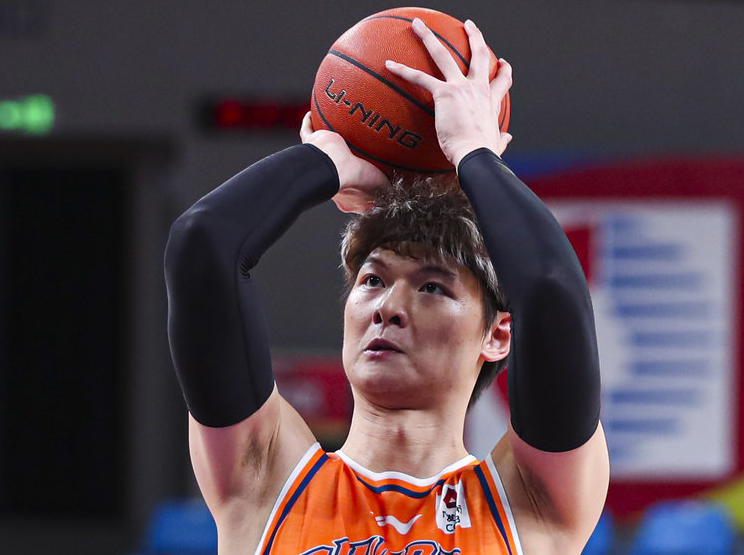 开云体育app-上海13战12胜：超广东升联赛第二 王哲林梦游仍大胜剑指冲冠